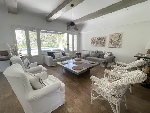 Casa 4 ambientes con 3 baños