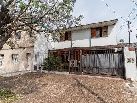 VENTA CASA 4 AMB -QUINCHO, JARDÍN, COCHERA - LANÚS