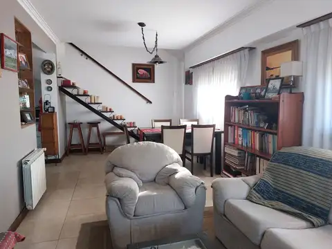 Depto Tipo Casa 4 ambientes con 2 baños