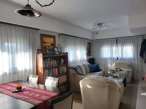 Depto Tipo Casa en Alquiler de 4 ambientes