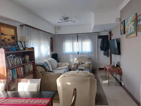 Depto Tipo Casa en Alquiler con 1 cocheras