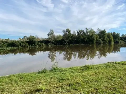 OPORTUNIDAD LOTE AL RIO CON FONDO A RESERVA EN VENTA EN BARRIO NAUTICO CAZAL