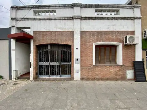 CASA VENTA REFINERIA 2 DORMITORIOS COCHERA Y PATIO