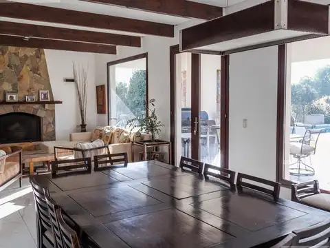 Casa en Venta con 4 cocheras