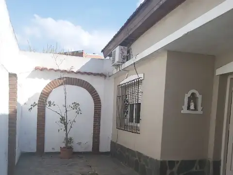 25 De Mayo 1200, Piso pb