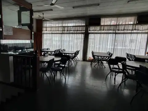 LOCAL SOBRE LOTE PROPIO DE 8.66 X 31.29 EN DOS PLANTAS