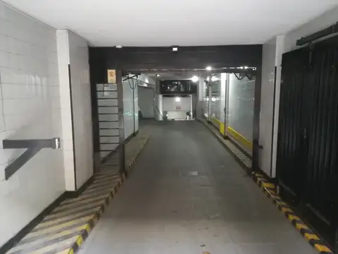 VENTA DE COCHERA CUBIERTA  EN RECOLETA