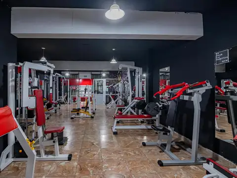 Casa de tres dormitorios y local comercial con pileta en Av. Arana y Centenario  VILLA ELISA