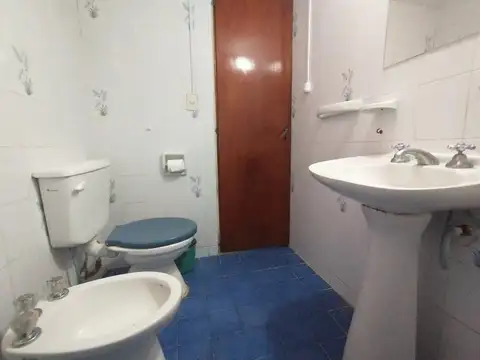 OPORTUNIDAD Casa mas dos departamentos