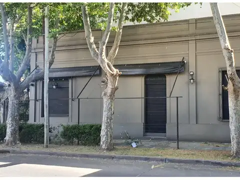 EXCELENTE Y AMPLIO LOCAL EN VENTA EN V. BALLESTER CENTRO