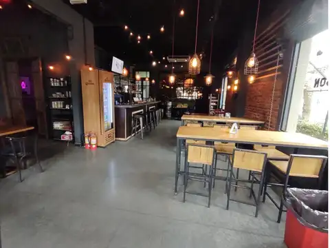 EXCELENTE Y AMPLIO LOCAL EN VENTA EN V. BALLESTER CENTRO