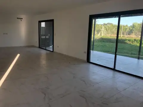 Casa 4 ambientes con 3 baños