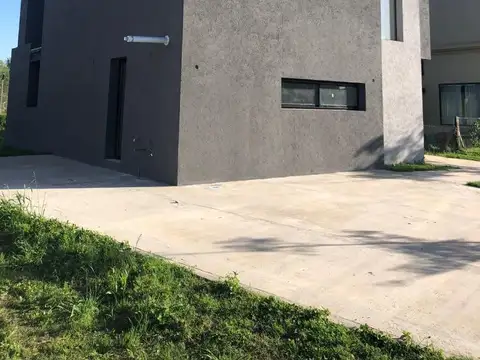 Av. de los Lagos, B1625 Belén de Escobar, Provincia de Buenos Aires