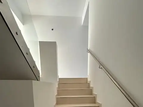 PH 3 ambientes con gran patio – a estrenar – planta baja al fondo