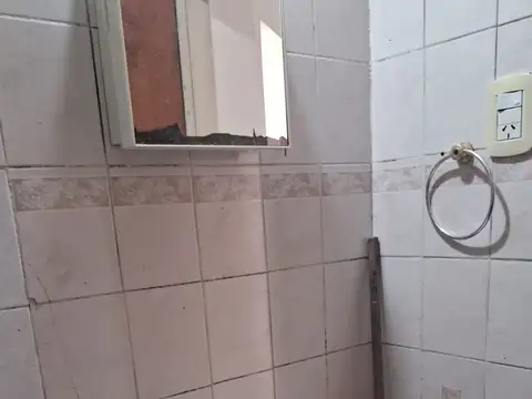 Departamento en alquiler en Ramos Mejia, al frente con balcon, solo a cargo del inquilino edenor