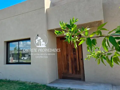 OPORTUNIDAD Casa en venta 4 amb. en lote interno. Barrio Santa Elisa. Pilar