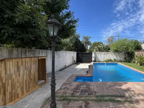 Casa en Venta con 3 cocheras
