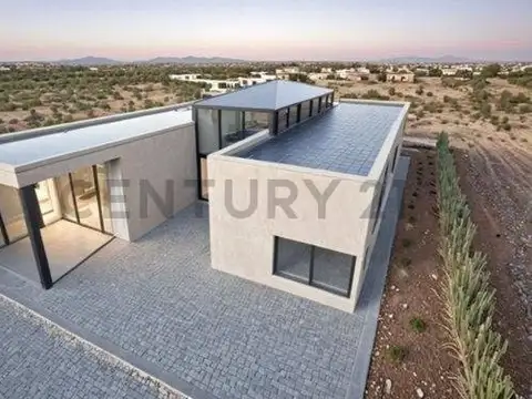 Casa 5 ambientes con 4 baños