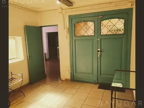 Casa 13 ambientes con 4 baños