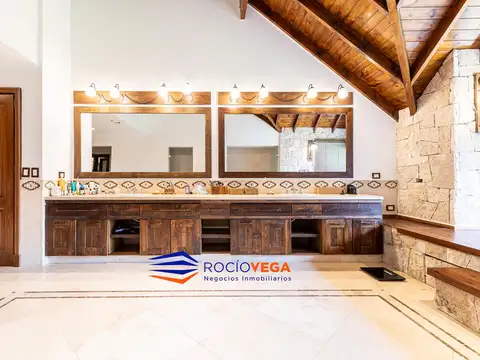 Casa 15 ambientes con 7 baños