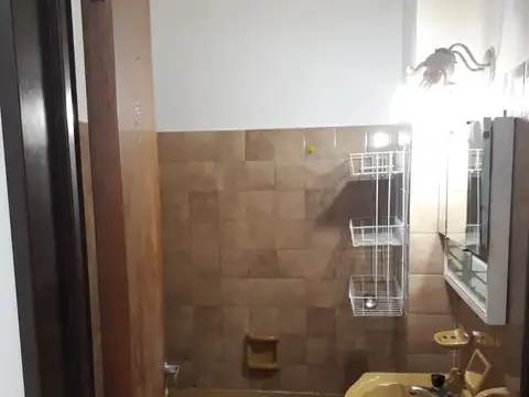 Depto 2 amb c/lavadero, coc-sep, 2 piso x esc