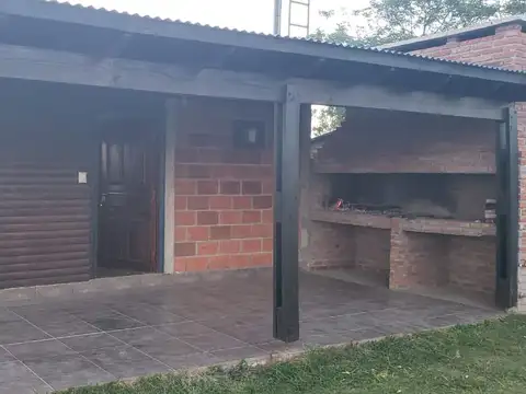 Casa 5 ambientes con 1 baño