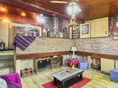 VENTA CASA MULTIFAMILIA HAEDO NORTE 4 AMB, COCHERA