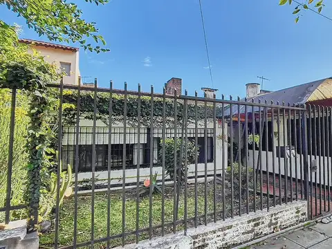 VENTA CASA MULTIFAMILIA HAEDO NORTE 4 AMB, COCHERA