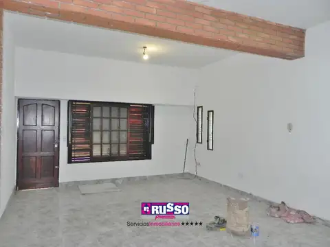 Depto Tipo Casa en Venta en Villa Luzuriaga, USD 80.000