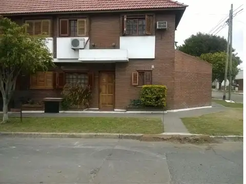 RETASADO! Dúplex luminoso y en impecable estado.