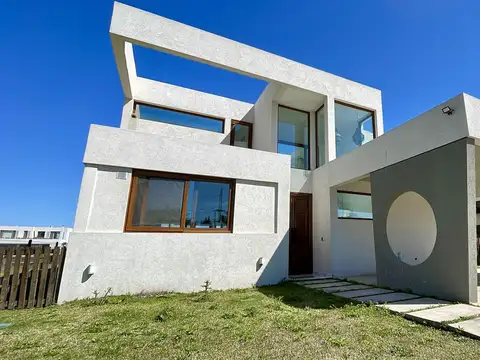 CASA AL LAGO EN LAGUNA GRANDE VILLANUEVA - 6 AMBIENTES