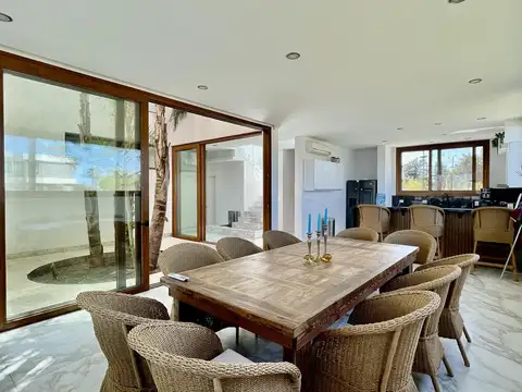 Casa 7 ambientes con 5 baños