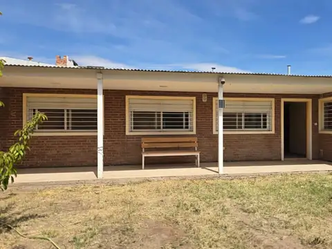 Casa en alquiler un dormitoirio - Barrio Rincon Lindo - Amplio parque