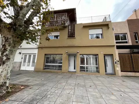 Tipo Casa de 4 Ambientes al Frente con Entrada Independiente Quincho y Parrilla