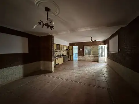 4 de enero 7600, Piso 0