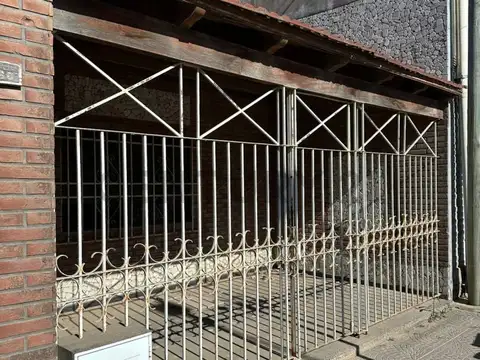 4 de enero 7600, Piso 0