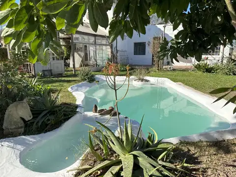 Casa en Venta con 3 cocheras