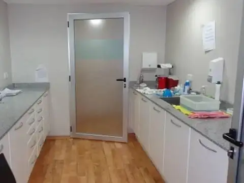 Oficina en Venta con 4 cocheras