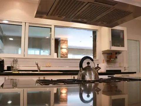 Casa en Venta con 5 cocheras