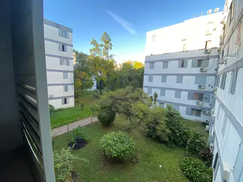 Av. Int. Arnoldi al 400