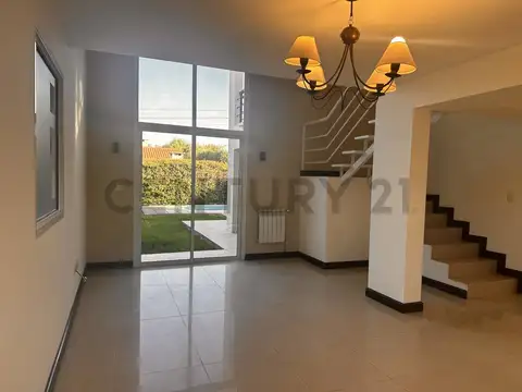 Century21 López Chacras VENDE casa en B° Dalvian 3 dorm