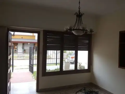 Casa 2 ambientes con 1 baño