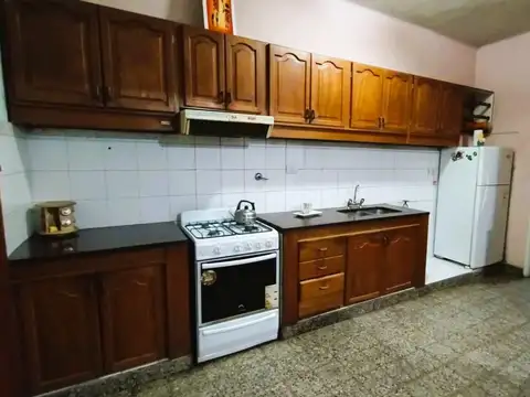 Casa 4 ambientes con 1 baño