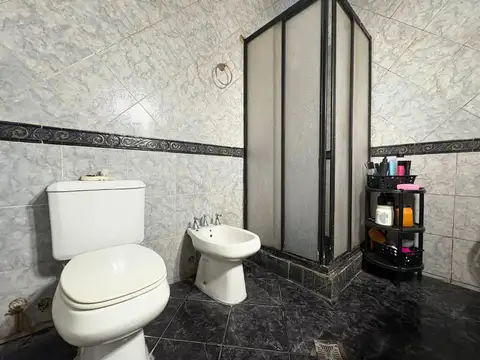 Venta Casa 7 Ambientes Isidro Casanova con pileta