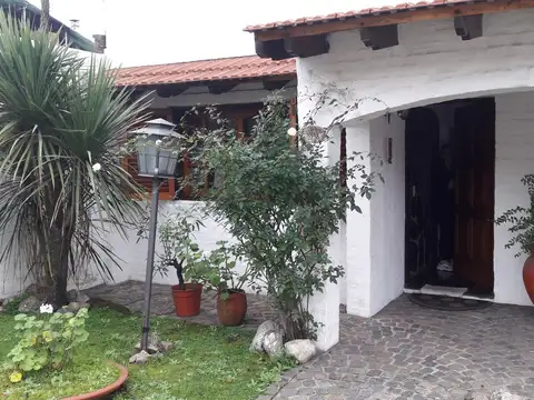 Execelente Propiedad, Estocolmo 2230, Isidro Casanova. No Apto Crédito.