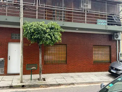 ALQUILER CASA EN PH 3 AMBIENTES PATIO PARRILLA