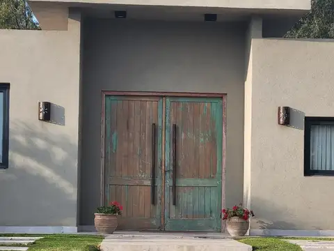 Casa 6 ambientes con 5 baños