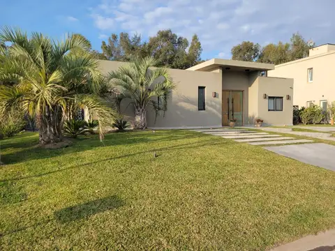 Casa en Venta en Countries y Barrios Cerrados en Ezeiza, USD 495.000