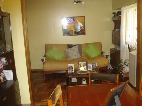 DEPARTAMENTO TIPO CASA AL FRENTE CON COCHERA RAMOS MEJIA