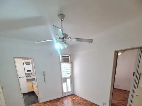 2 Amb U$s 52.000 Gral Peron Y Ayacucho Mucha Luz Natural, Ideal P/ Estudiantes